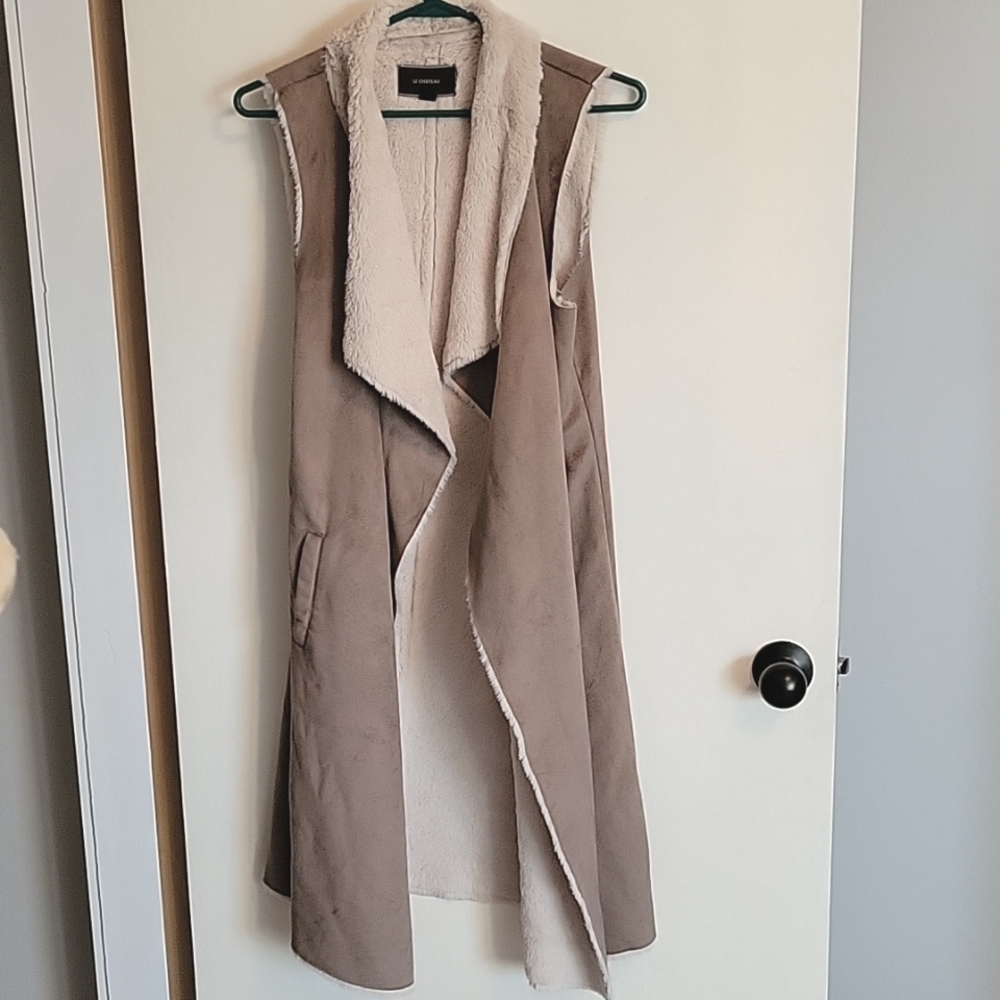 Le Chateau Vest